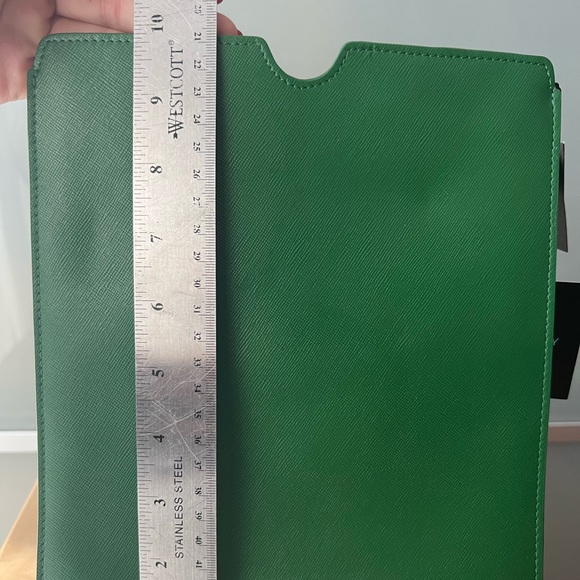 Cynthia Rowley Genuine Saffiano Leather iPad/Tablet Sleeve in Hunter Green - Picture 7 of 8